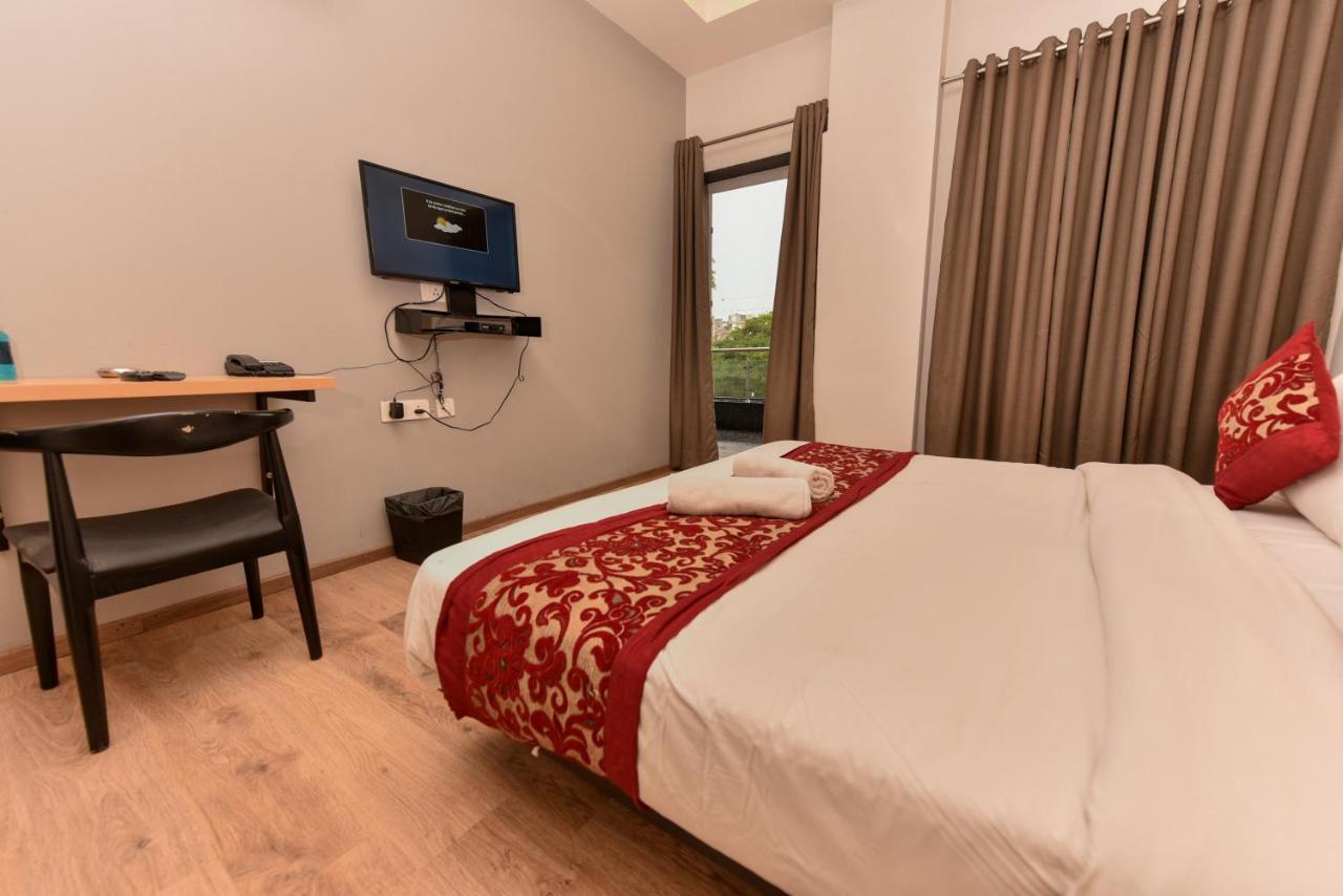Hotel Red Saffron New Delhi Eksteriør bilde