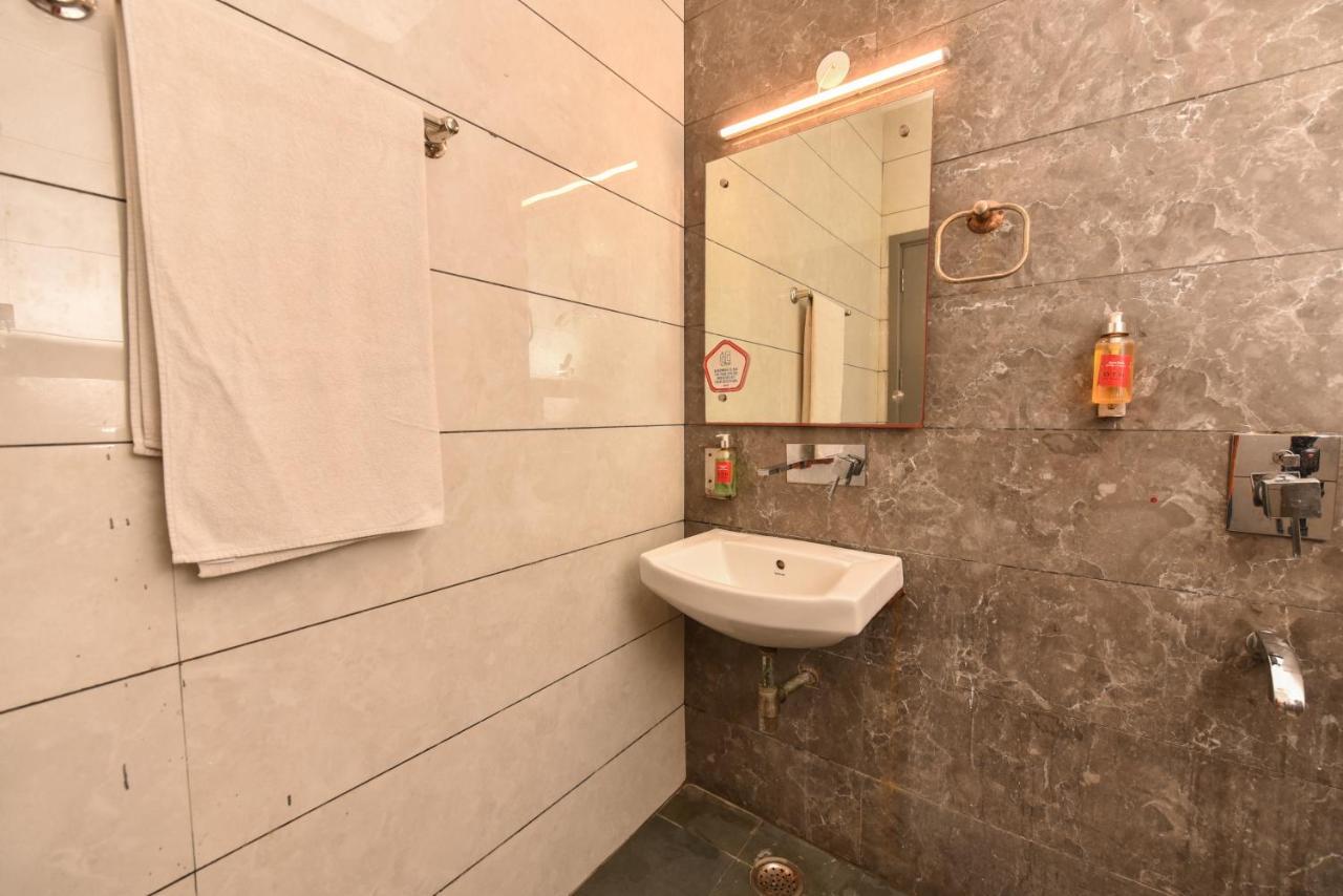 Hotel Red Saffron New Delhi Eksteriør bilde