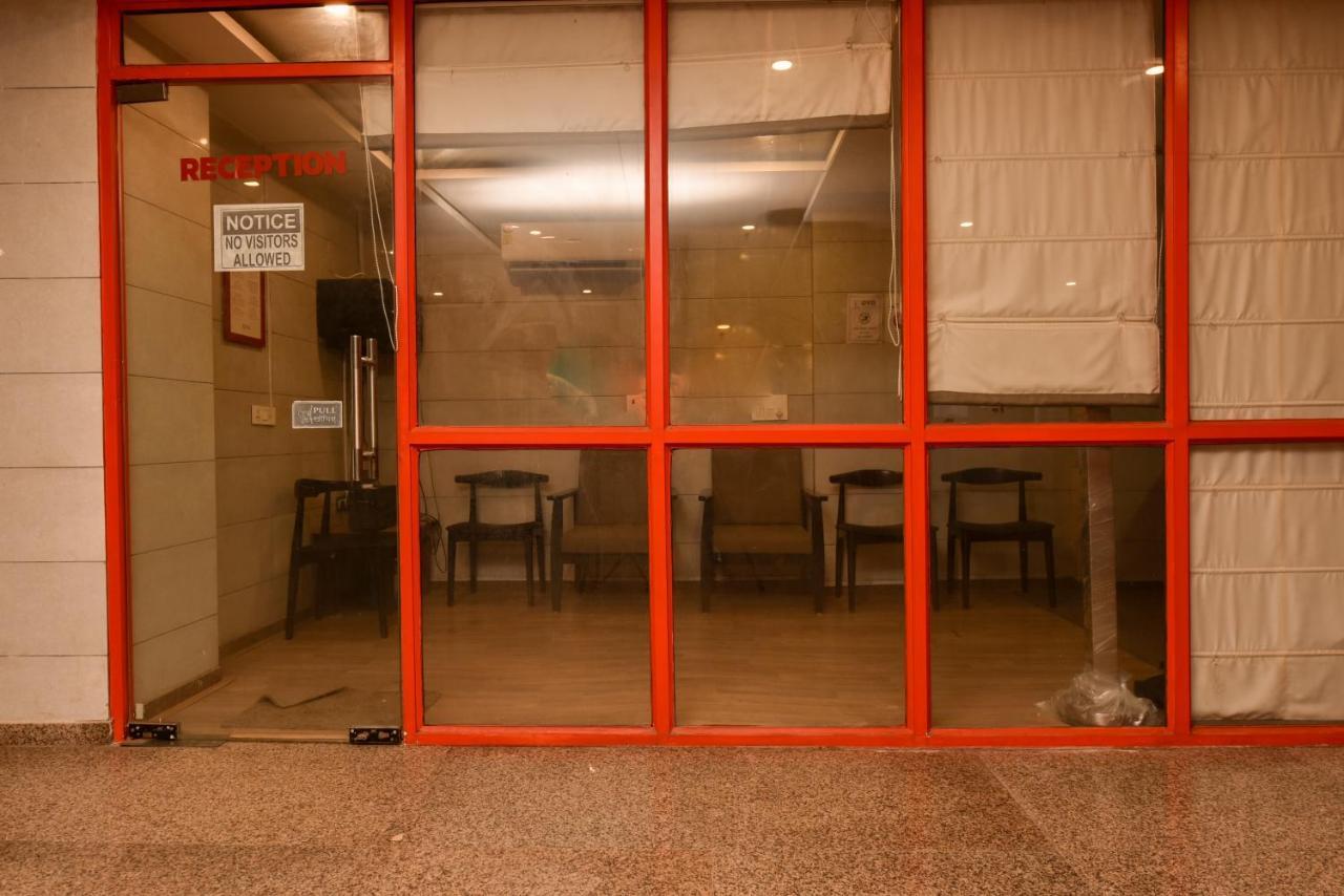Hotel Red Saffron New Delhi Eksteriør bilde