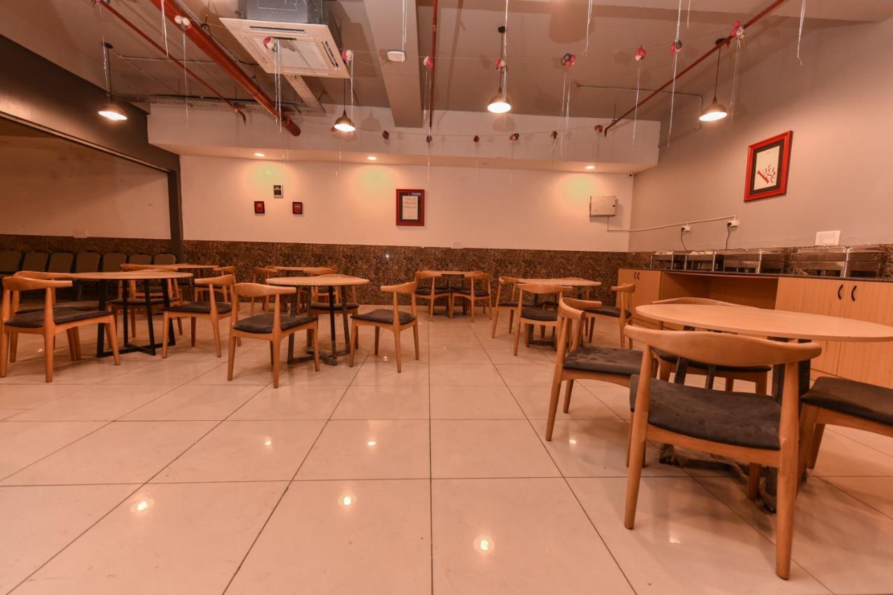 Hotel Red Saffron New Delhi Eksteriør bilde