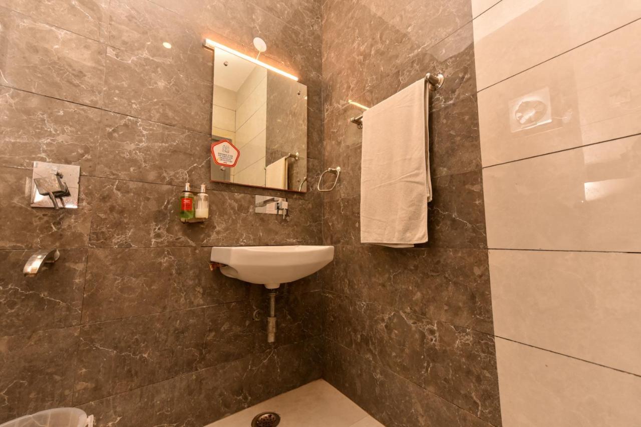Hotel Red Saffron New Delhi Eksteriør bilde