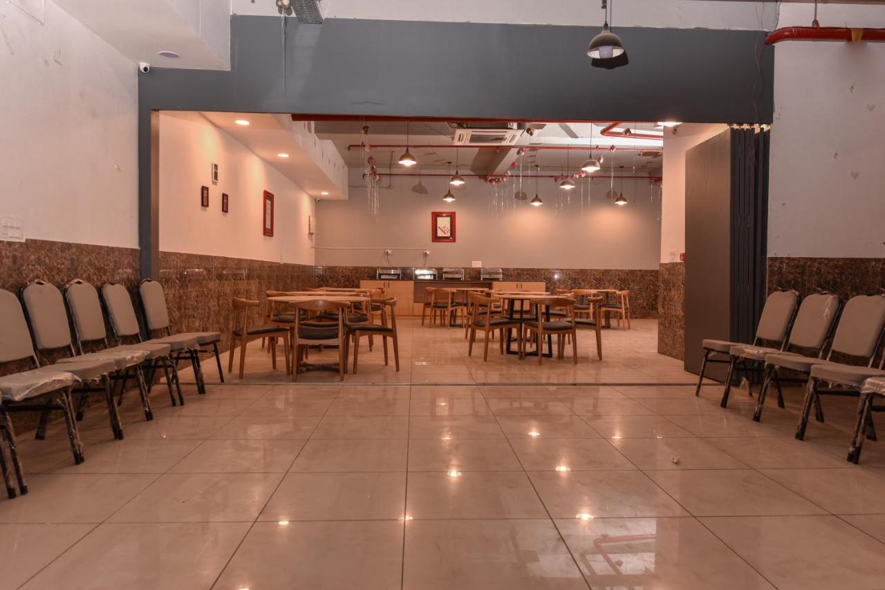Hotel Red Saffron New Delhi Eksteriør bilde