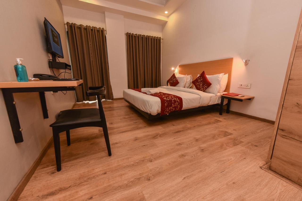 Hotel Red Saffron New Delhi Eksteriør bilde