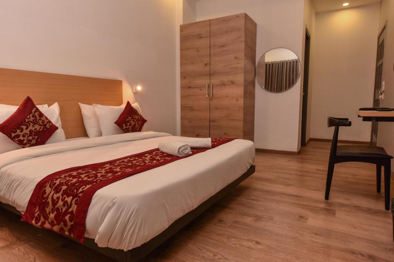 Hotel Red Saffron New Delhi Eksteriør bilde
